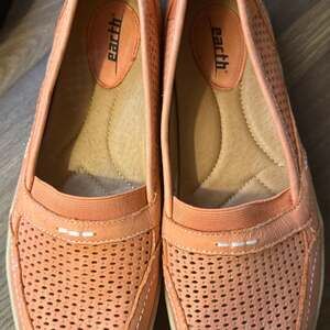 Earth Citrus Light Coral Leather Loafers Women's 7.5